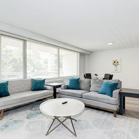 Modern 3 Bedroom Retreat In Arlington